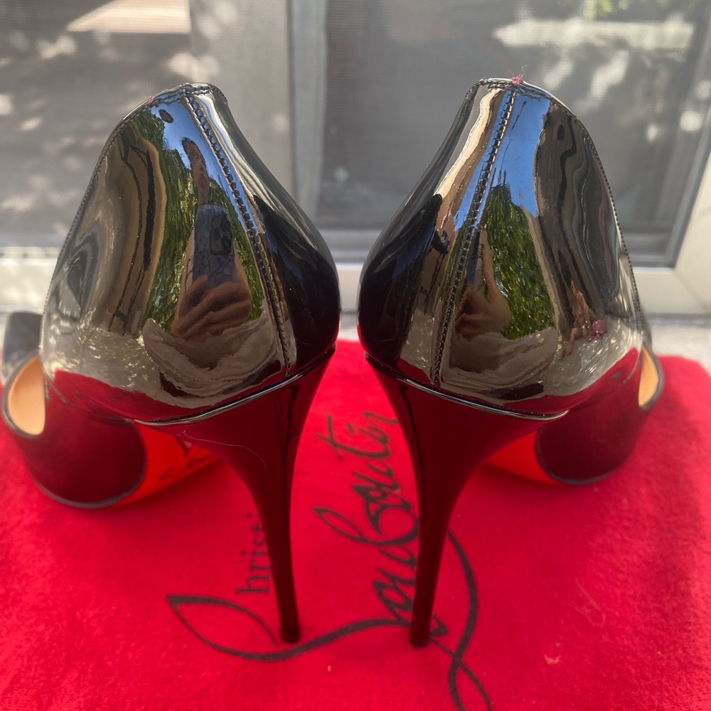 *SIGNED by Christian Louboutin* Black Patent Leather So Kate Stilettos